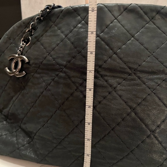 CHANEL Just Mademoiselle Tote Bag Black Iridescent Quilted Leather - Picture 10 of 15